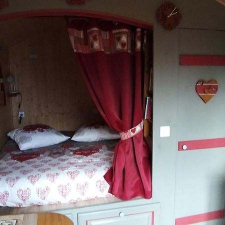 Roulotte Romantique Chauffee En Cevennes Monteils  Exterior foto